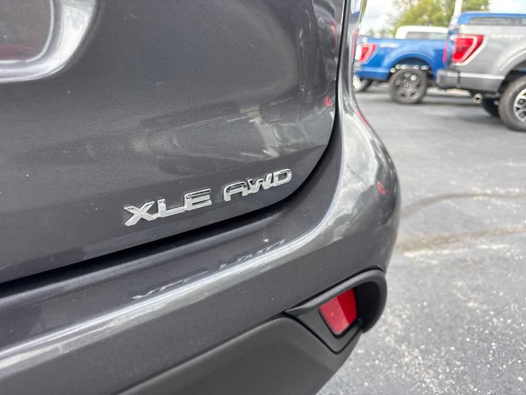 Used 2020 Toyota Highlander XLE AWD/4WD image 12