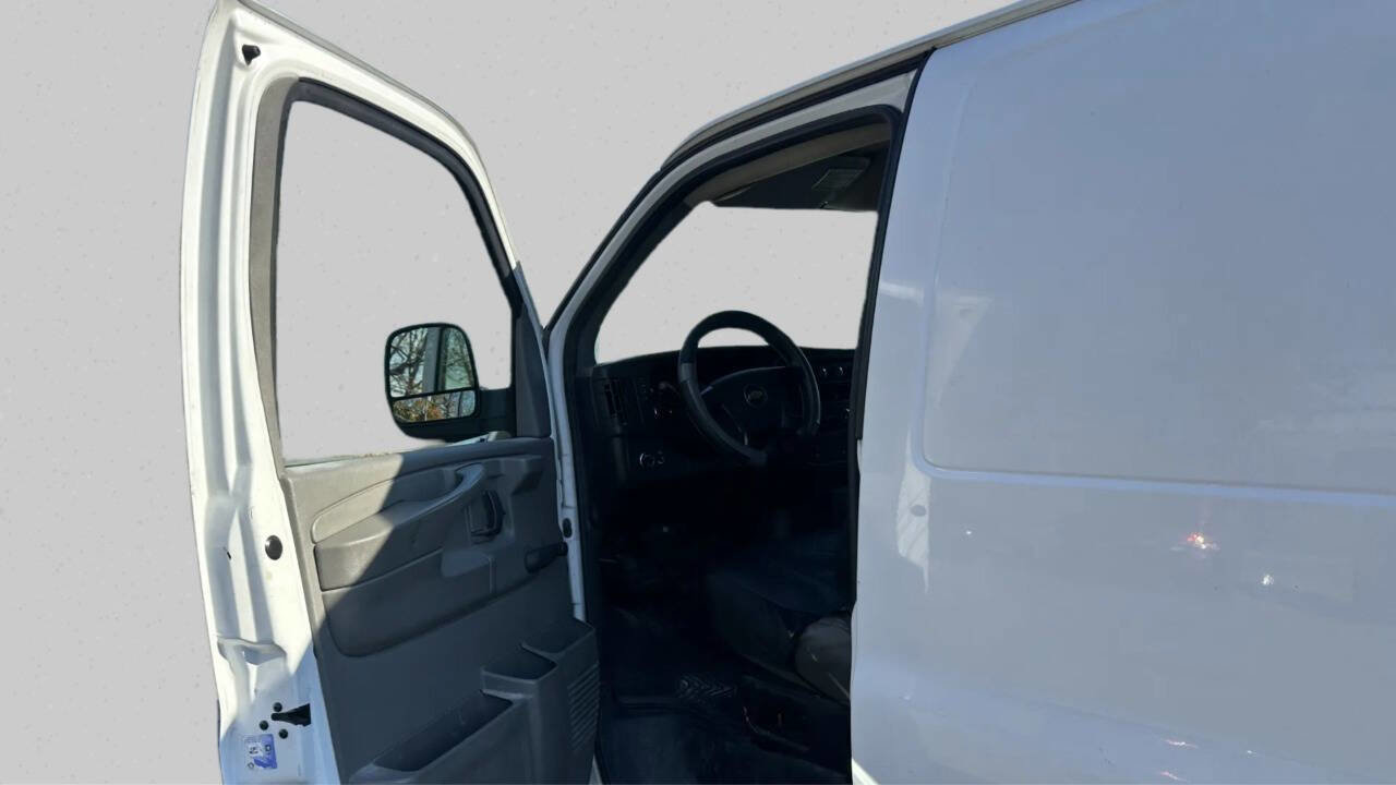 Used 2008 Chevrolet Express 2500 image 9