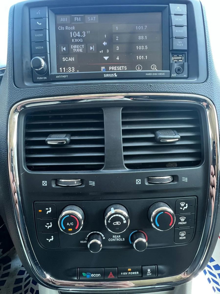 Used 2014 Dodge Grand Caravan SXT FWD image 17