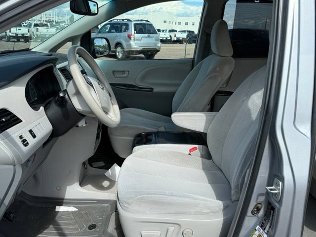 Used 2014 Toyota Sienna LE FWD image 14
