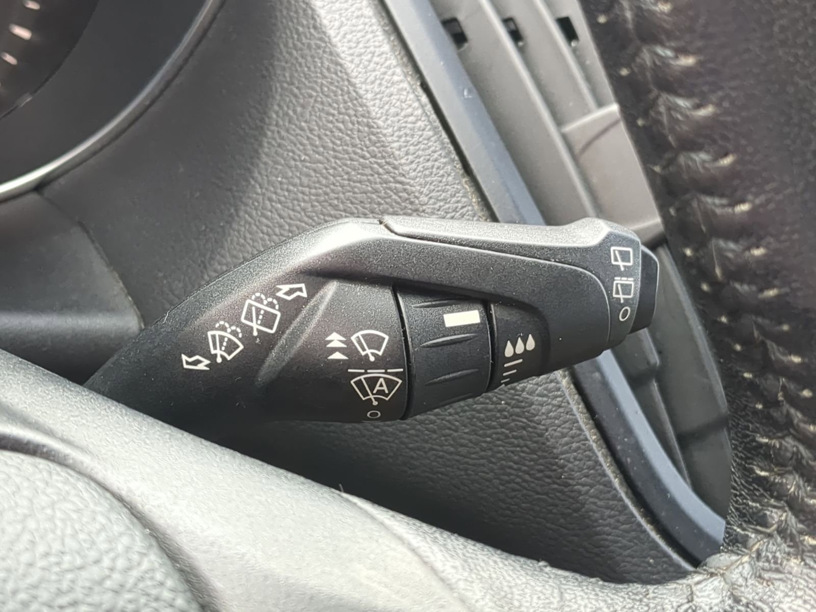 Used 2018 Ford Escape Titanium w/ Ford Safe & Smart Package image 30