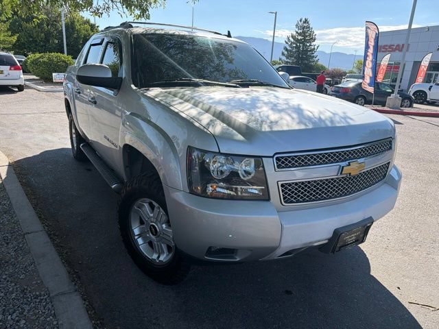 Used 2011 Chevrolet Avalanche LT w/ Suspension Package, Off-Road AWD/4WD image 6
