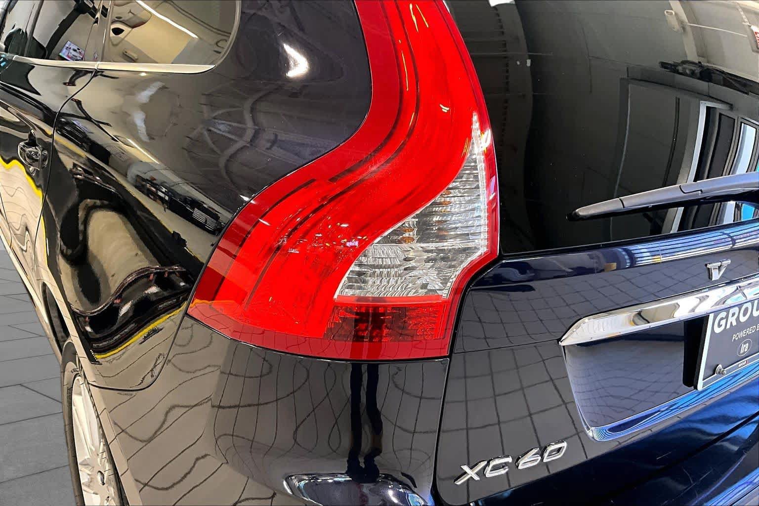 Used 2016 Volvo XC60 T6 w/ Climate Package AWD/4WD image 27