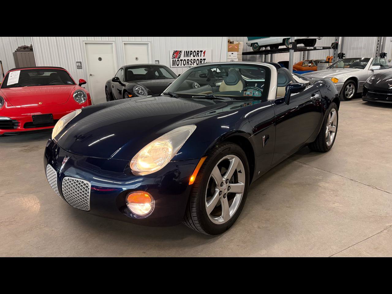 Used 2006 Pontiac Solstice Convertible w/ Premium Package RWD image 1