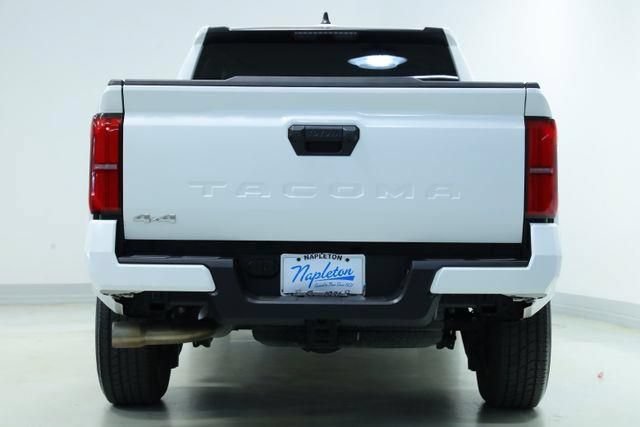 Used 2025 Toyota Tacoma SR5 AWD/4WD image 7