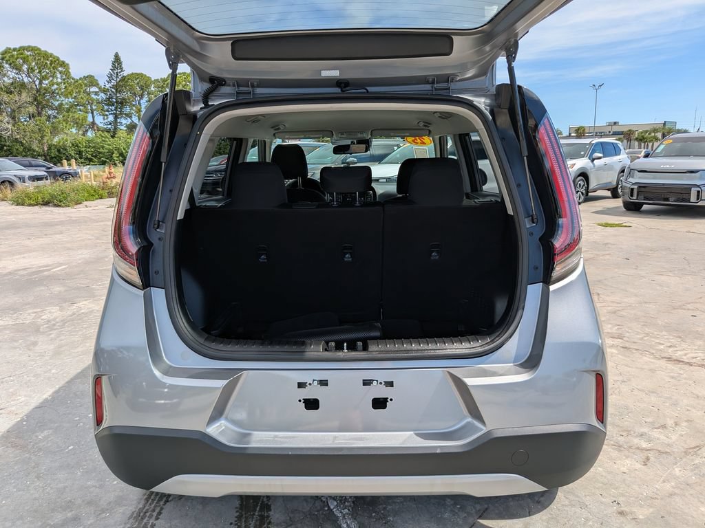 Certified 2025 Kia Soul LX w/ LX Technology Package FWD image 12