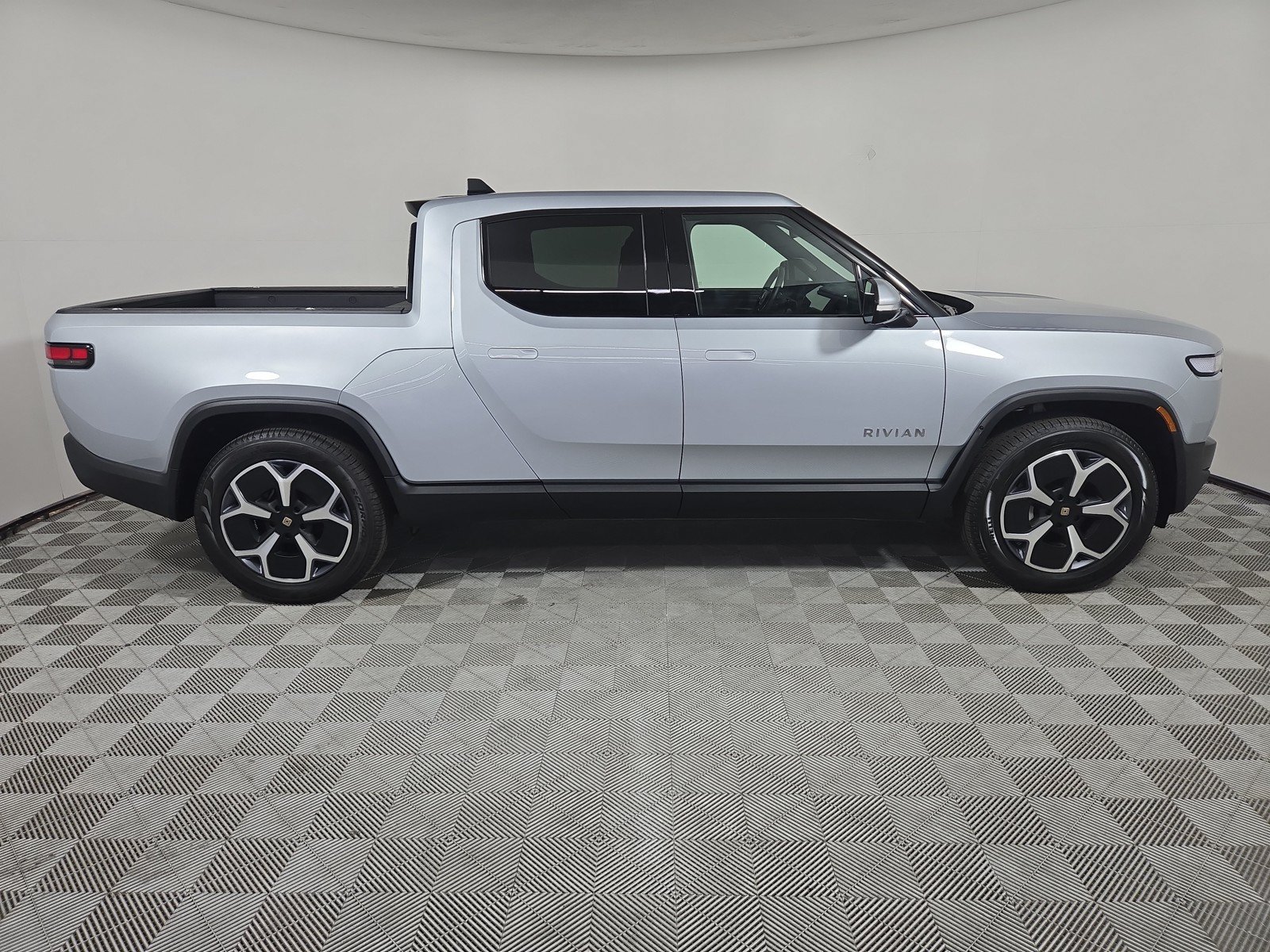 Used 2024 Rivian R1T Adventure AWD/4WD image 6