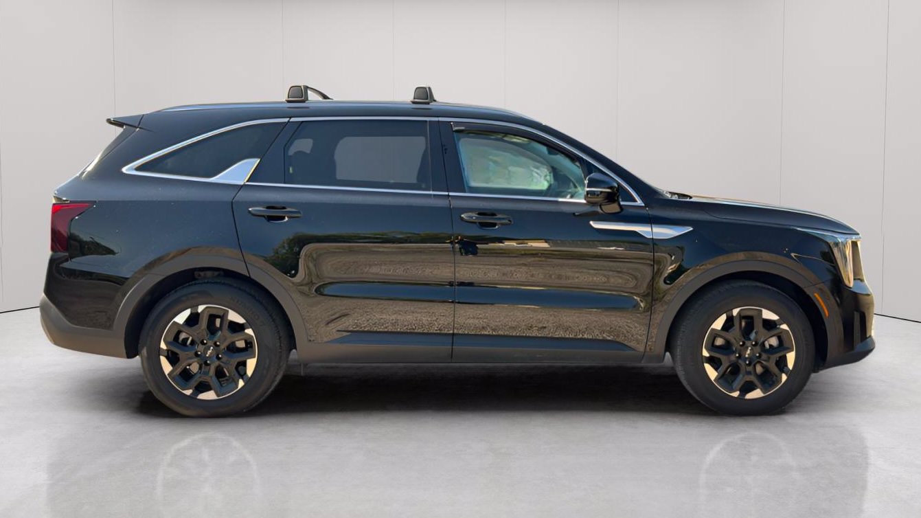 Used 2025 Kia Sorento S w/ Panoramic Sunroof Package FWD image 3