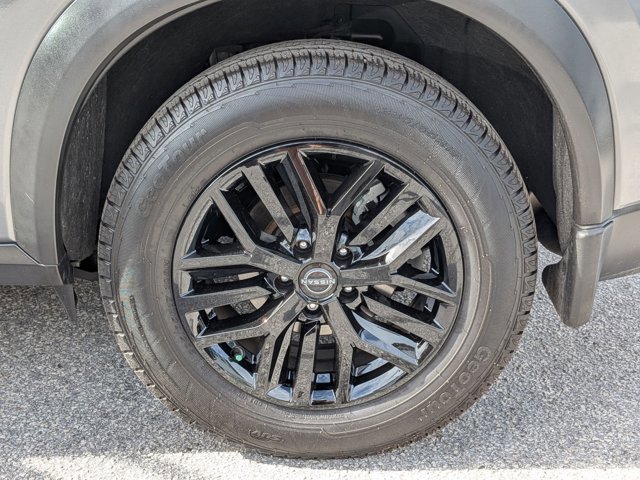Used 2023 Nissan Rogue S image 23