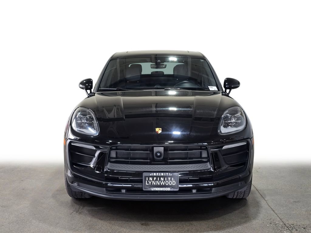 Used 2024 Porsche Macan image 2