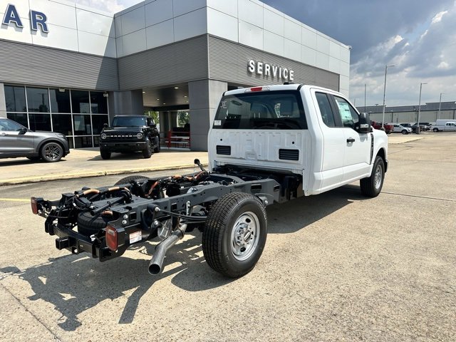 New 2026 Ford F250 XL w/ XL Chrome Package image 4