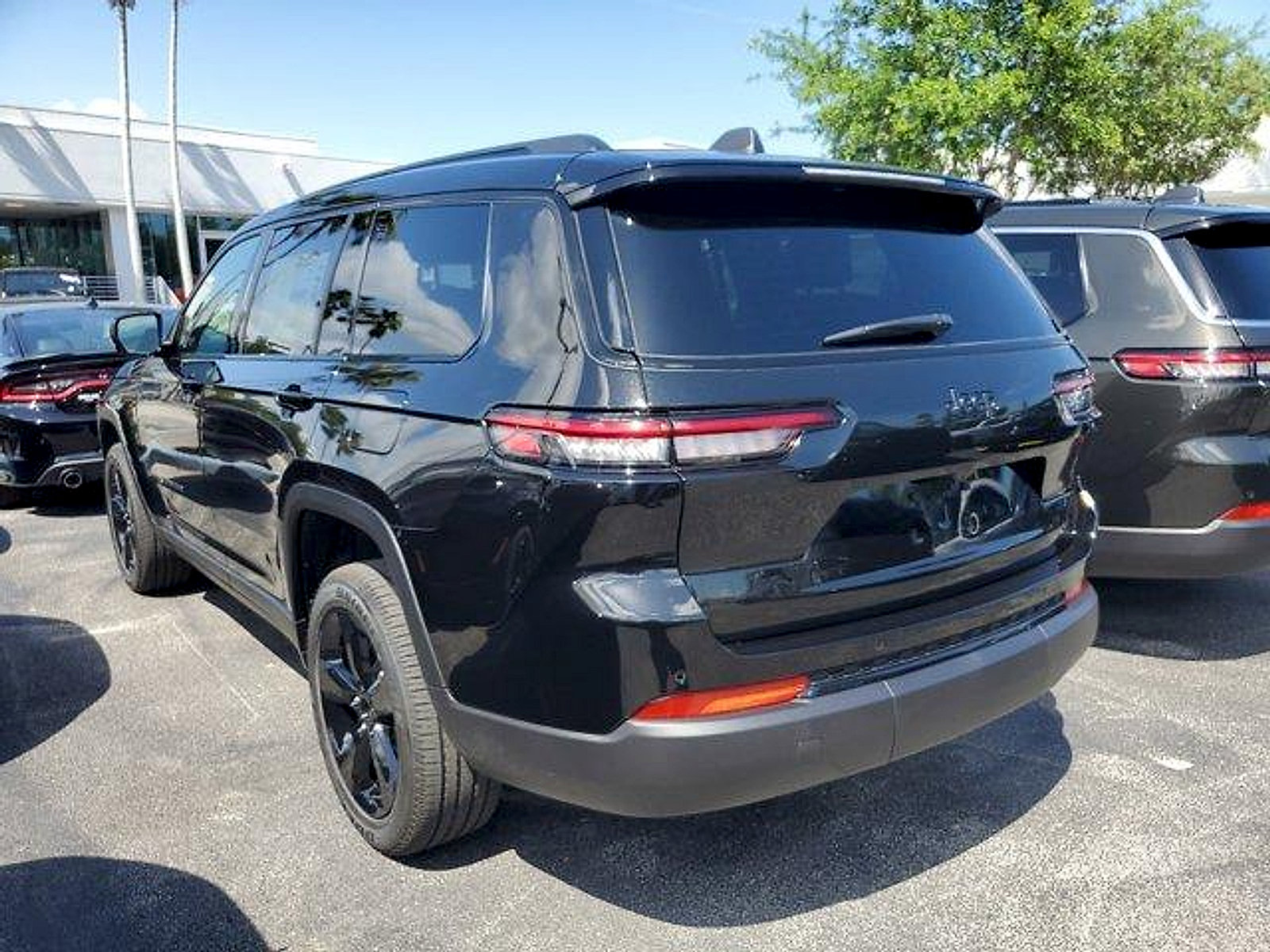 New 2024 Jeep Grand Cherokee L Altitude RWD image 3