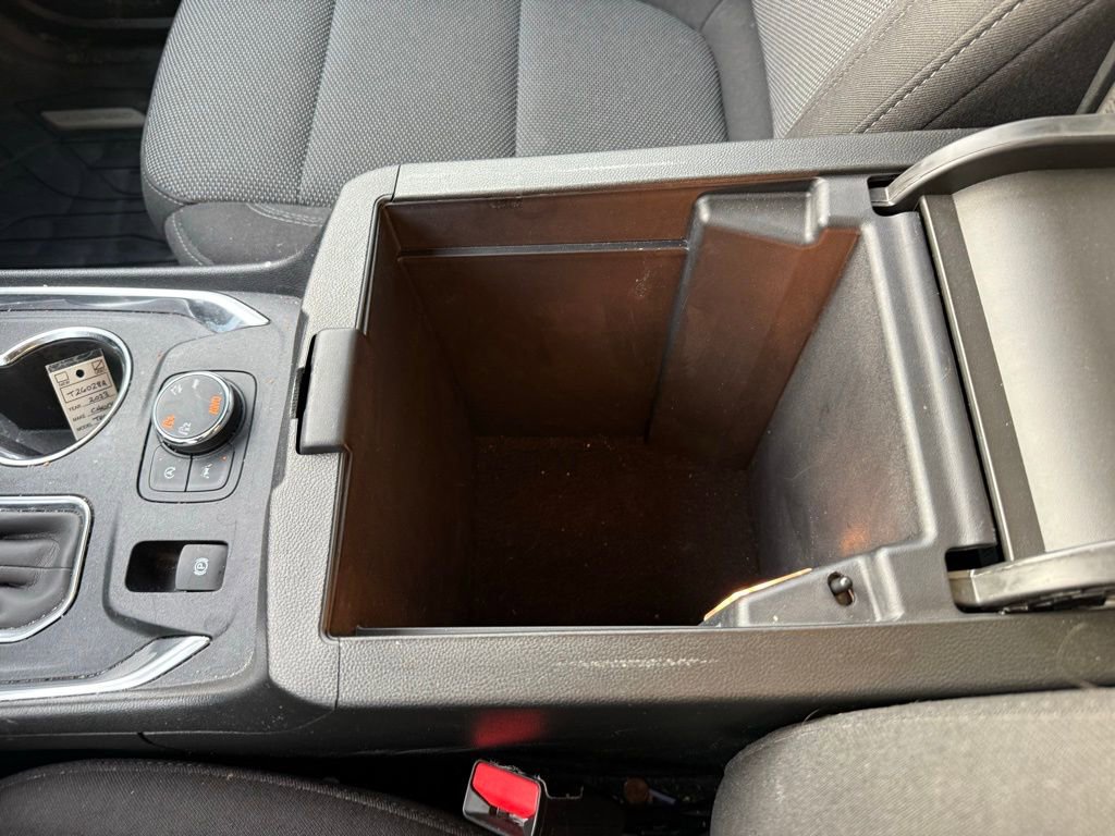 Used 2023 Chevrolet Traverse LT w/ Rear Camera Mirror Package image 13