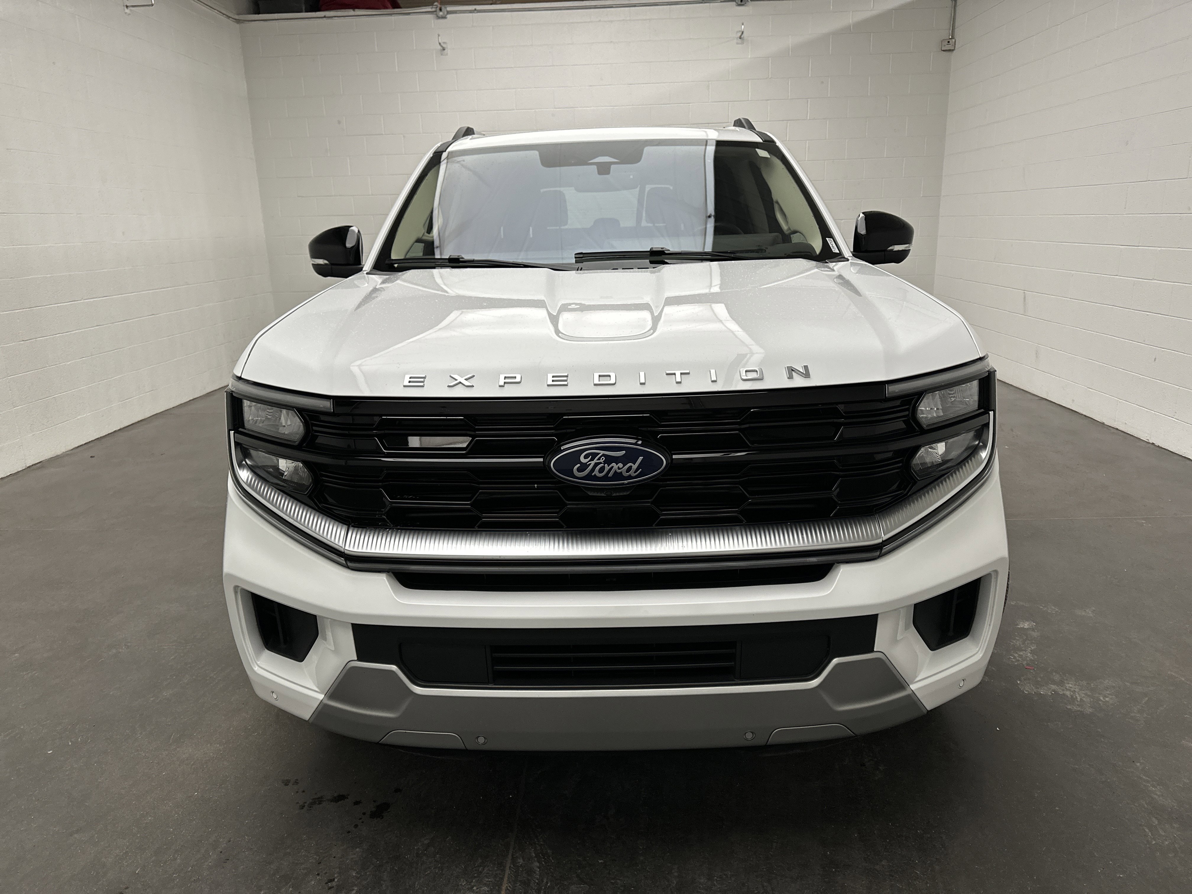 Used 2025 Ford Expedition Platinum image 4