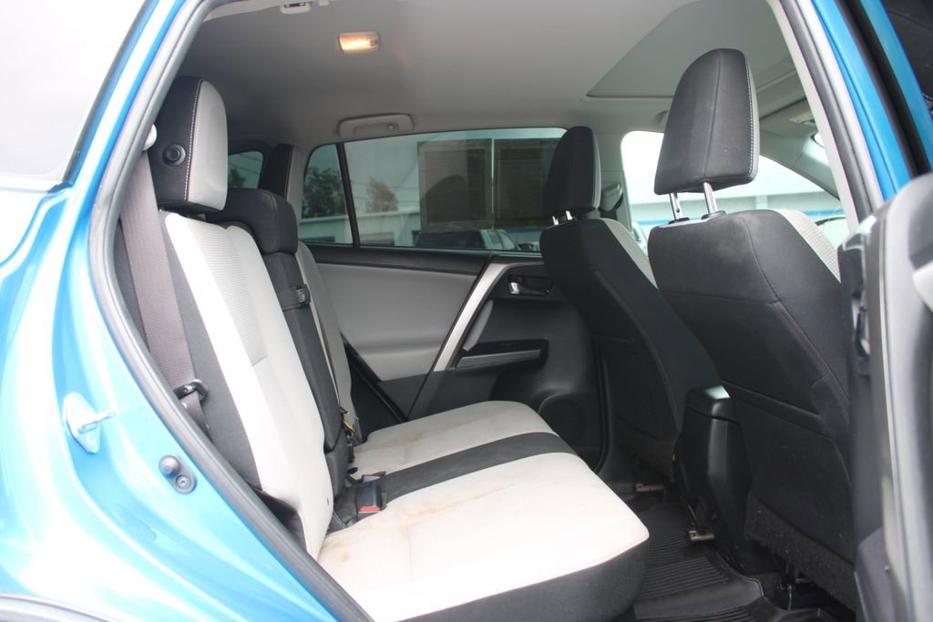Used 2018 Toyota RAV4 XLE AWD/4WD image 30