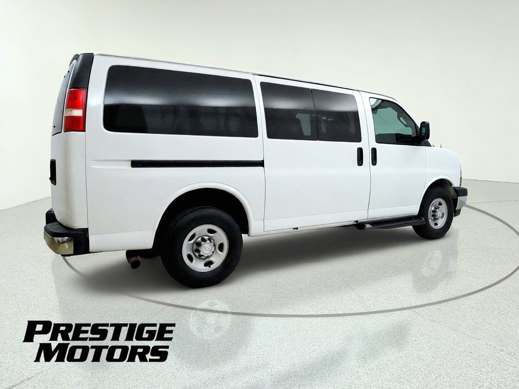 Used 2018 Chevrolet Express 3500 LT w/ LT Preferred Equipment Group RWD image 8