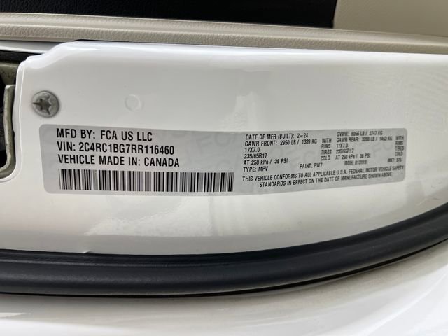 Used 2024 Chrysler Pacifica Touring-L image 29