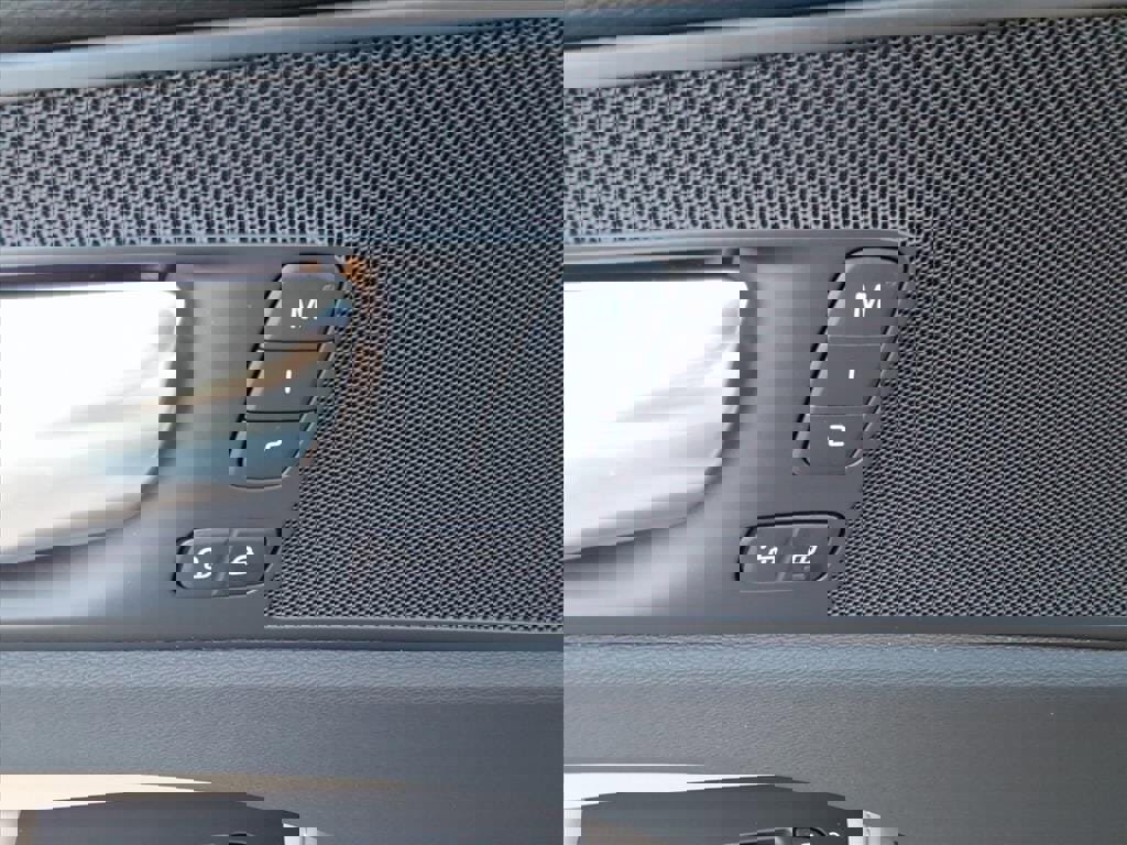 New 2026 Volvo XC60 B5 Plus w/ Protection Package Premier image 12