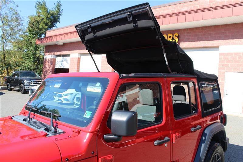 Used 2024 Jeep Wrangler Unlimited Sport AWD/4WD image 10