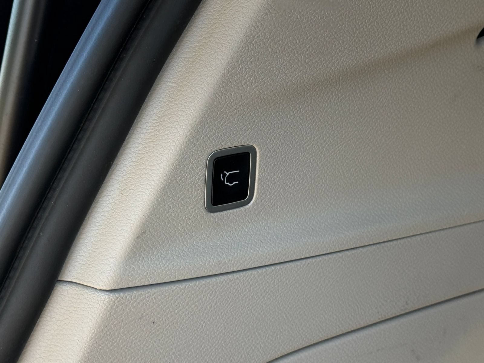 Used 2024 Chrysler Voyager LX FWD image 22