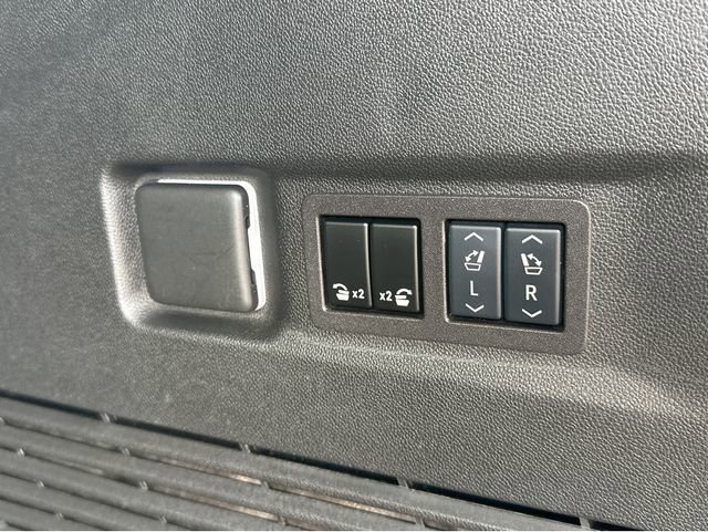 Certified 2024 GMC Yukon XL SLT w/ SLT Premium Package image 32