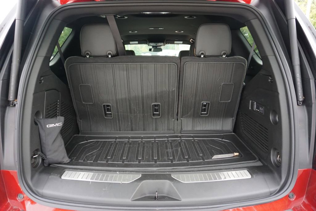 Used 2024 GMC Yukon AT4 w/ Technology Package image 17