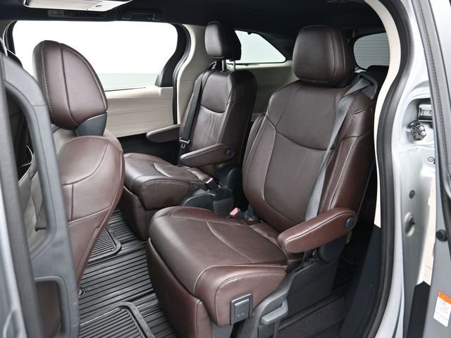 Used 2024 Toyota Sienna Platinum image 26