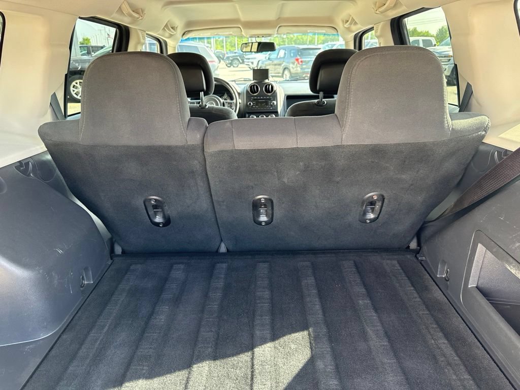 Used 2014 Jeep Patriot Latitude AWD/4WD image 16