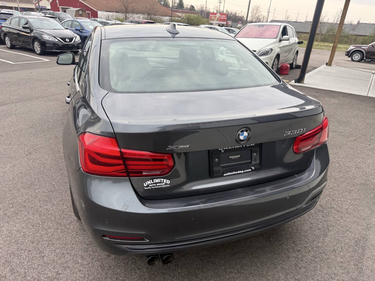 Used 2017 BMW 330i xDrive Sedan AWD/4WD image 10