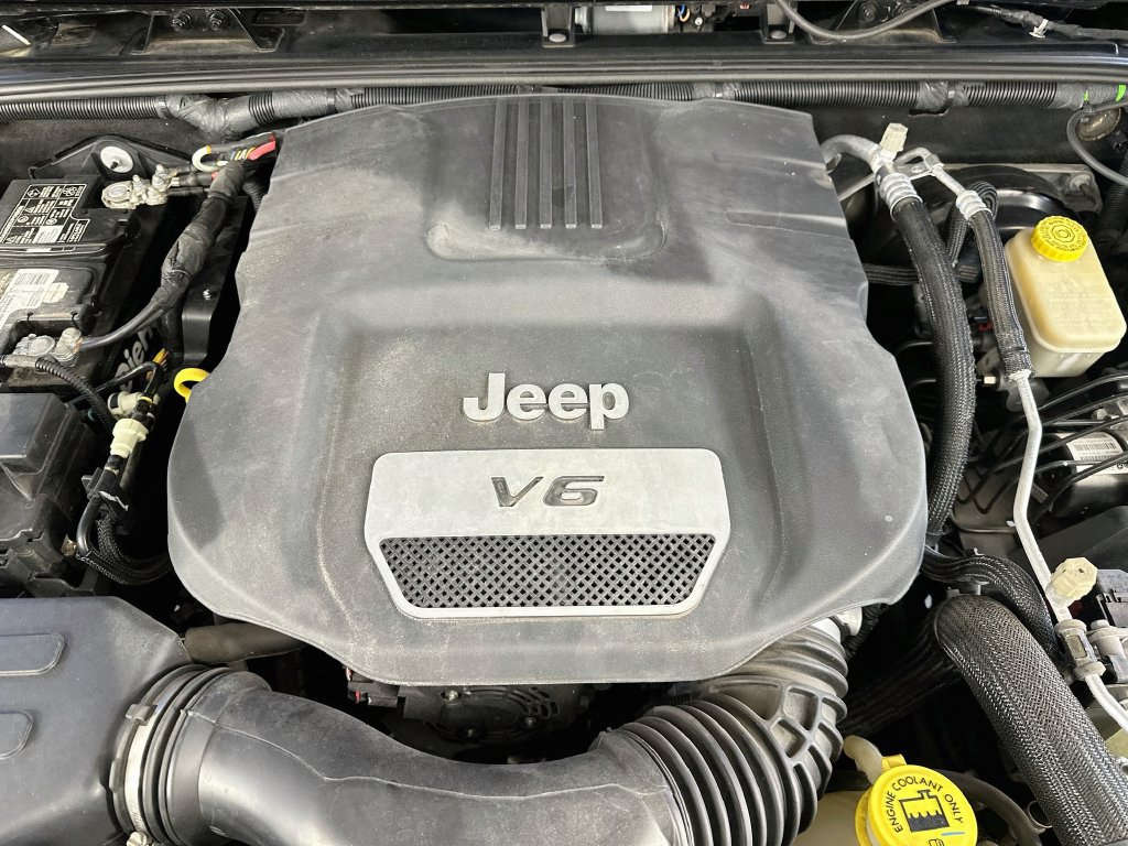 Used 2017 Jeep Wrangler Unlimited Sport w/ Connectivity Group AWD/4WD image 28