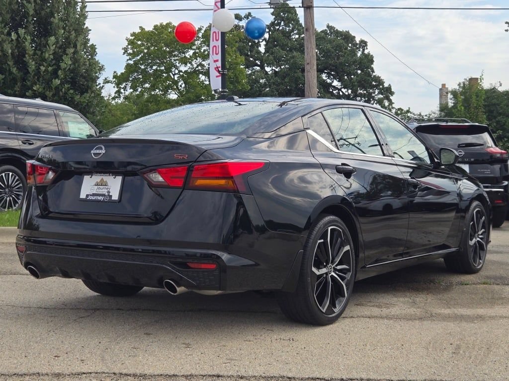 Used 2024 Nissan Altima 2.5 SR w/ SR Premium Package FWD image 13