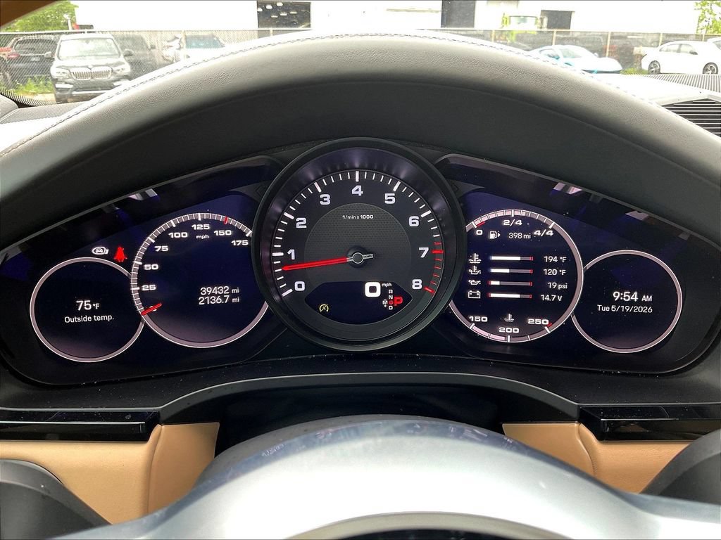 Used 2022 Porsche Cayenne AWD/4WD image 13