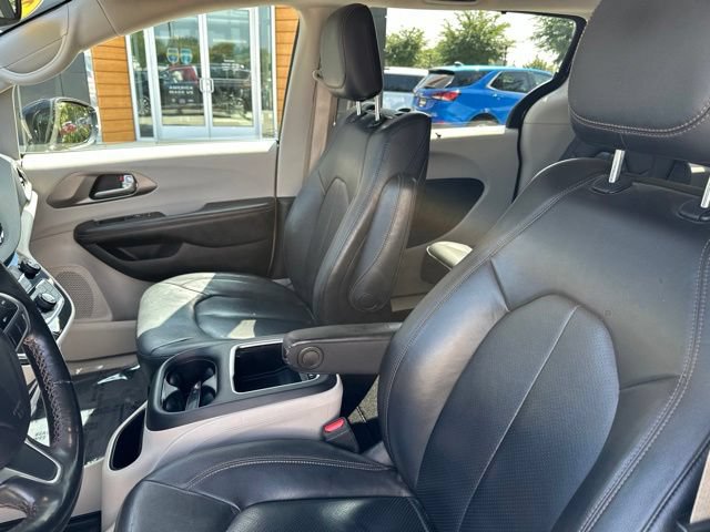 Used 2020 Chrysler Pacifica Touring-L Plus FWD image 25