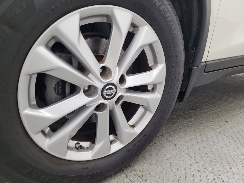 Used 2016 Nissan Rogue SV image 31