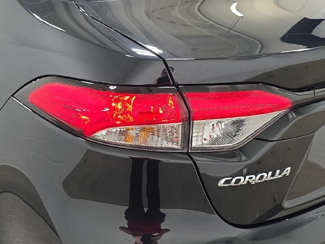 Certified 2025 Toyota Corolla LE FWD image 28