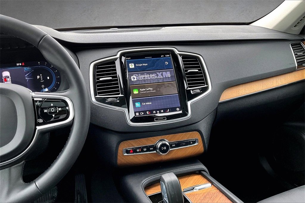 Used 2024 Volvo XC90 B6 Plus w/ Protection Package image 9