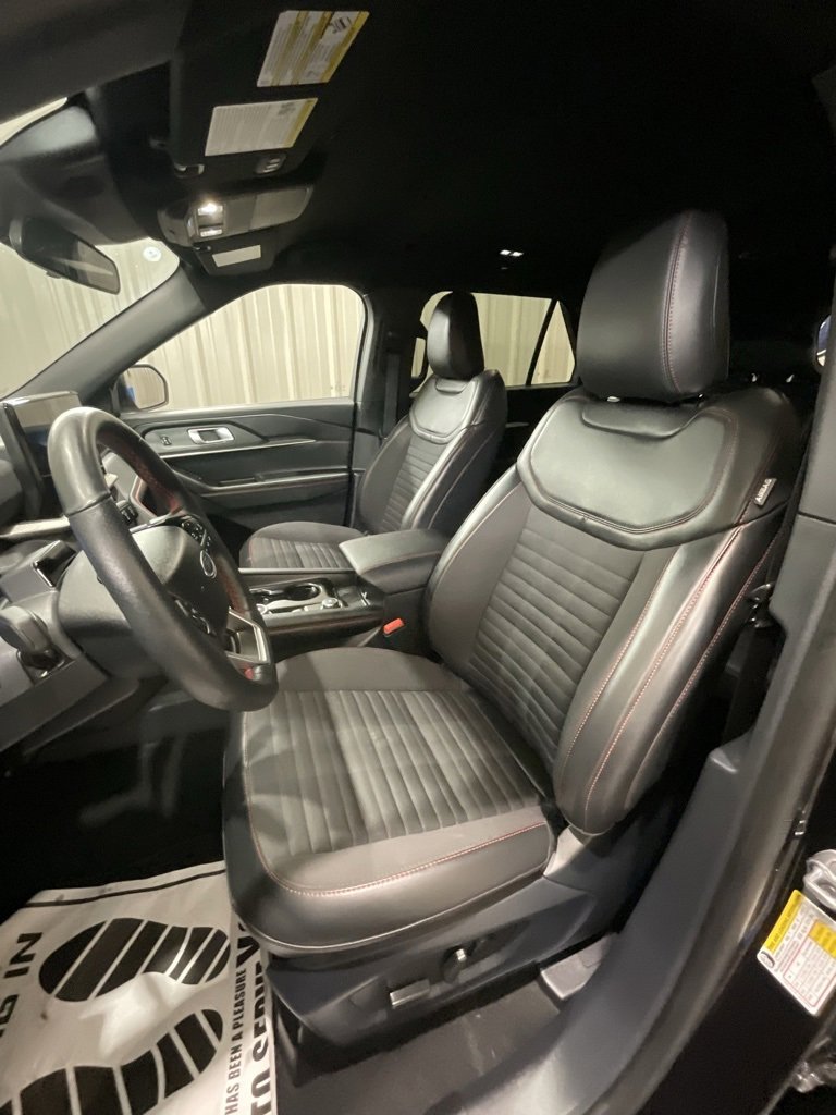 Used 2025 Ford Explorer ST-Line w/ ST-Line Street Pack image 10