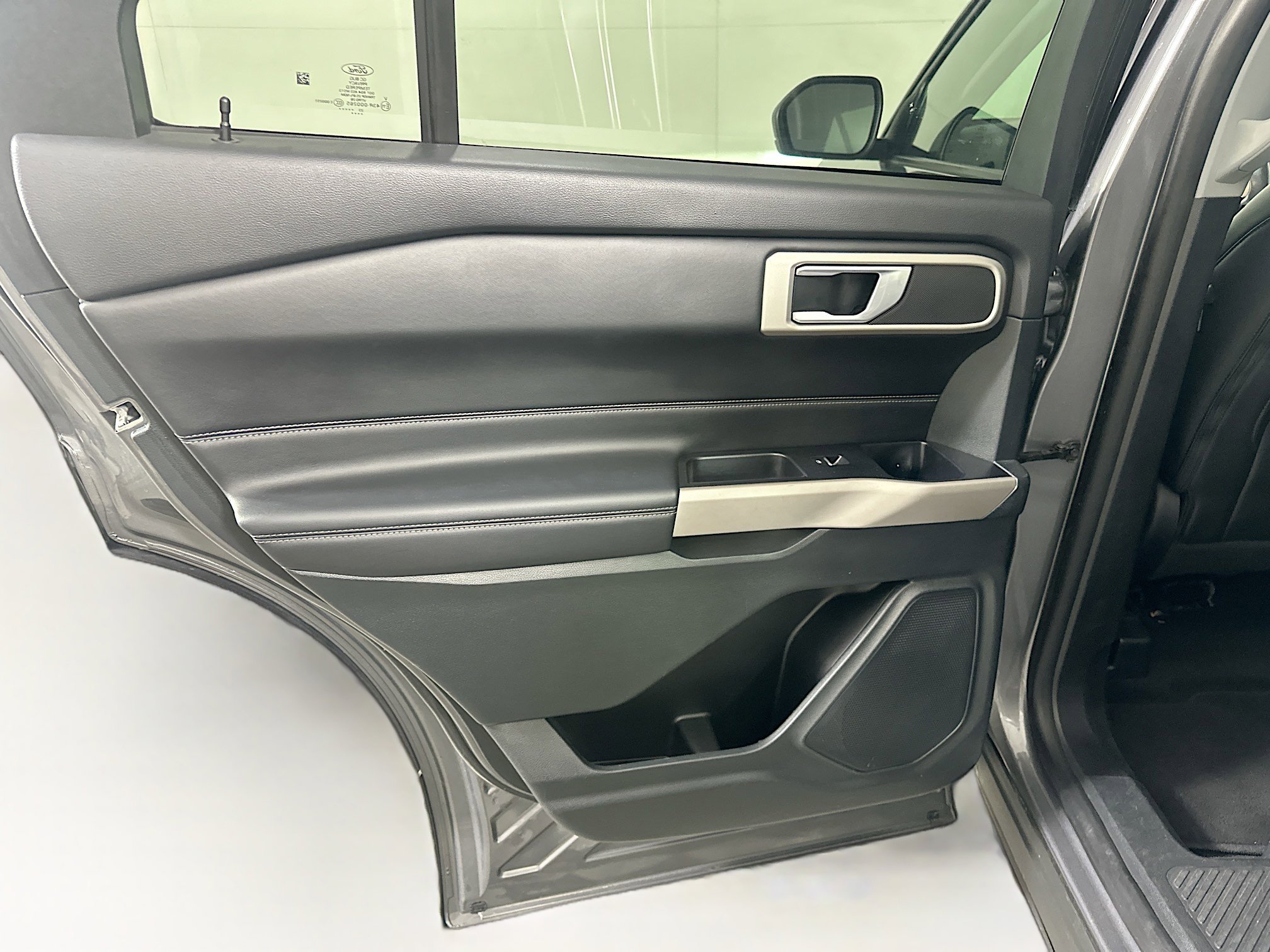 Used 2023 Ford Explorer XLT w/ Equipment Group 202A image 25