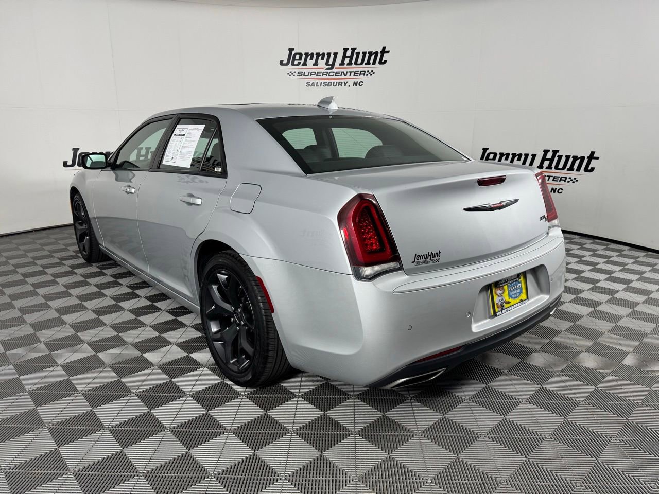 Used 2023 Chrysler 300 S RWD image 8