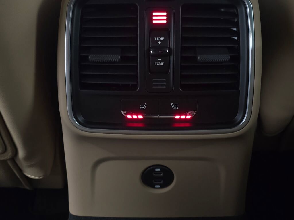 New 2026 Porsche Macan AWD/4WD image 19