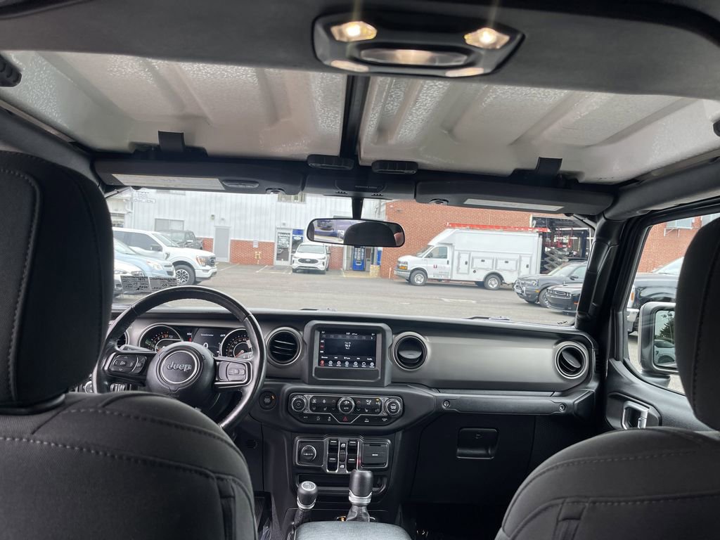 Certified 2021 Jeep Gladiator Willys image 31