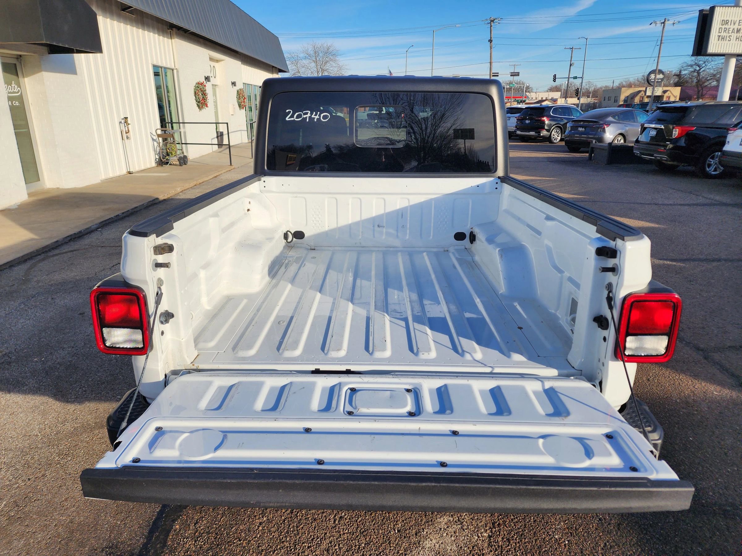 Used 2023 Jeep Gladiator Overland image 10