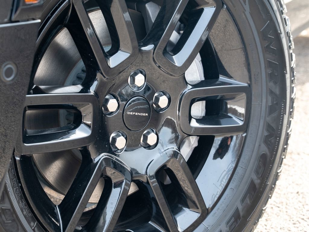 New 2026 Land Rover Defender 130 X-Dynamic SE image 9