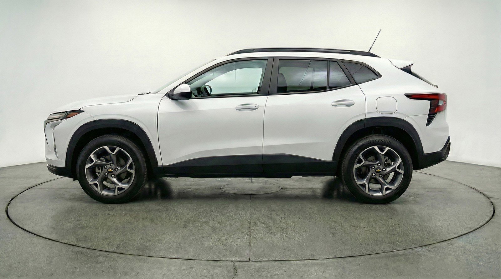 Used 2025 Chevrolet Trax LT image 5