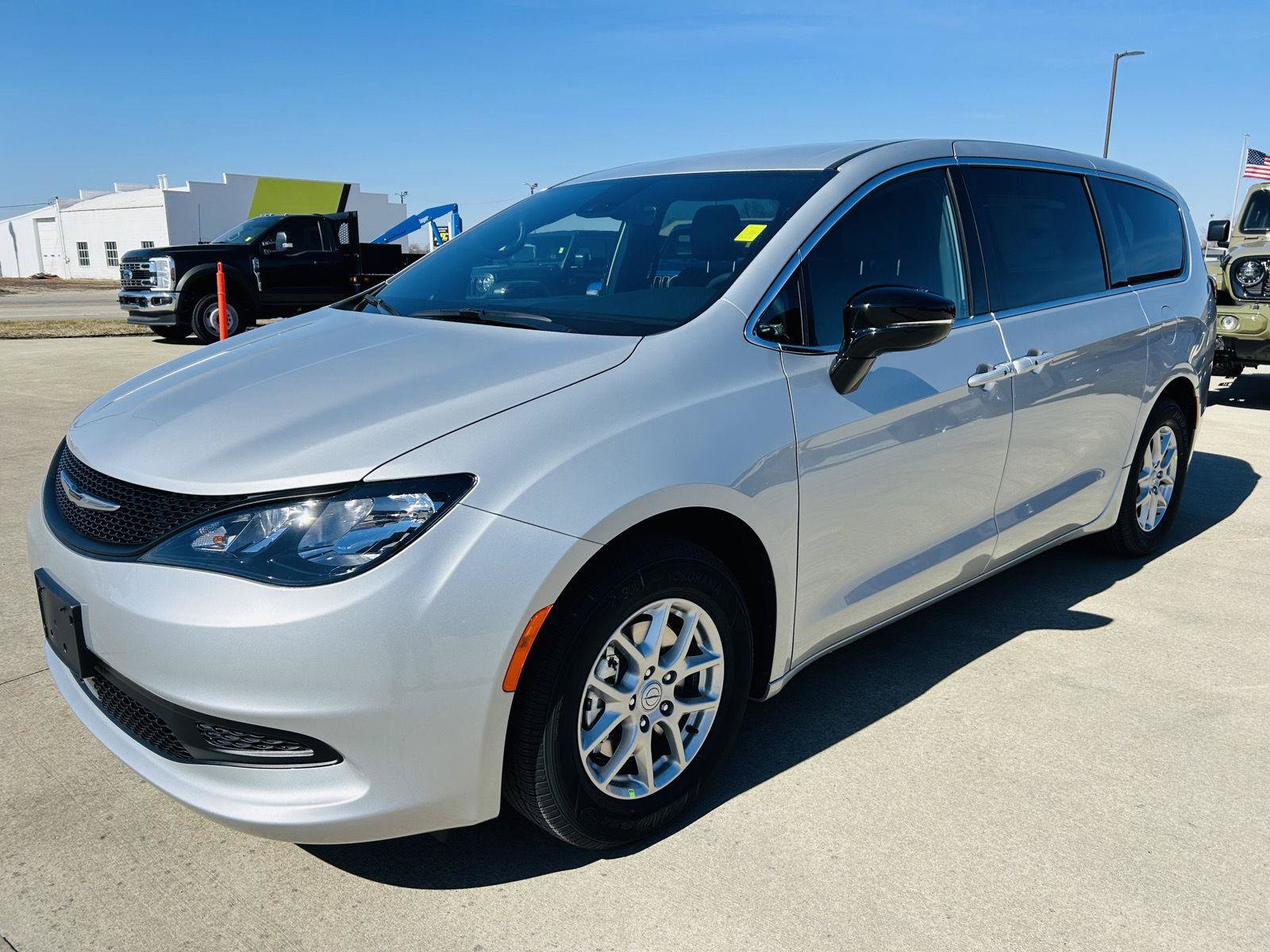 New 2026 Chrysler Voyager LX FWD image 34