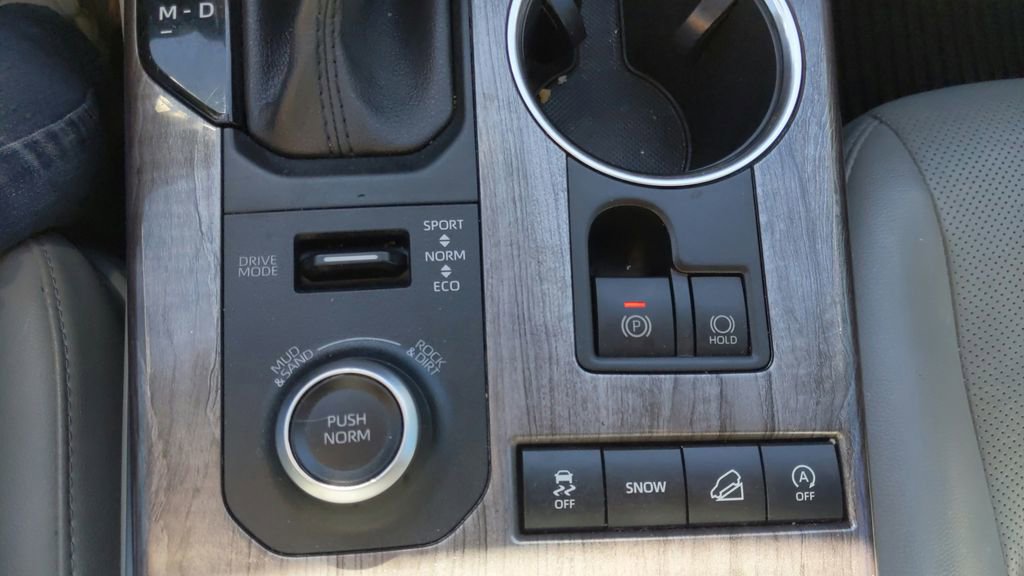 Used 2021 Toyota Highlander Limited image 26