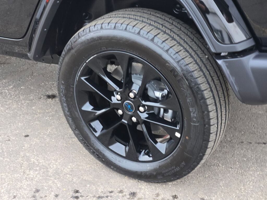 Certified 2025 Jeep Wrangler Unlimited Sahara w/ Safety Group image 15