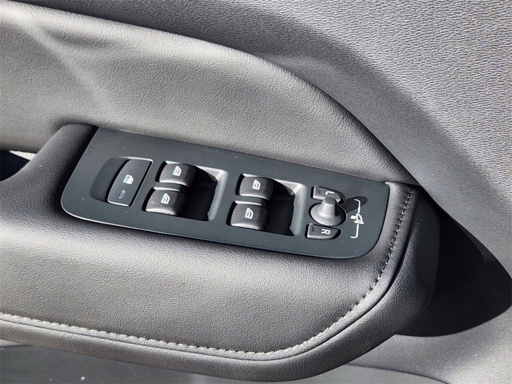 New 2025 Volvo XC60 B5 Core w/ Protection Package Premier image 11