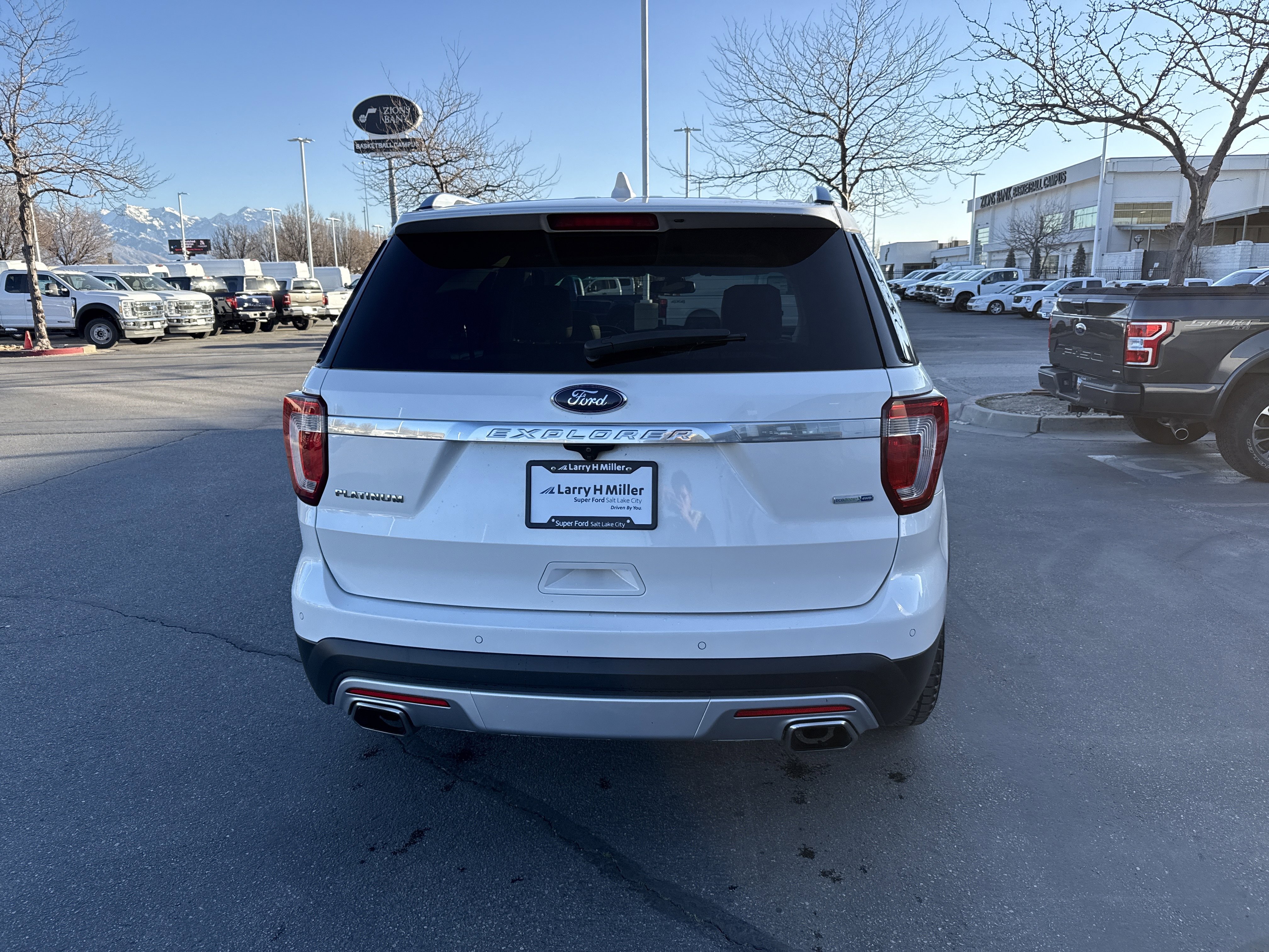 Used 2016 Ford Explorer Platinum image 4