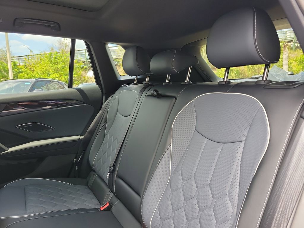 New 2026 Volkswagen Tiguan SEL R-Line AWD/4WD image 8